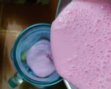 A picture of step 2 of Candylicious Thickshake.