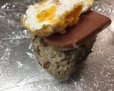 A picture of step 4 of Luncheon meat and Egg Onigiri.