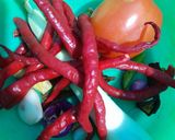 Foto langkah ke 2 dari resep Tongkol Masak Asam Pedas.