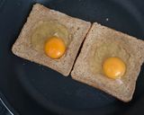 รูปขั้นตอนการทำที่ 2 ของ Cheesy Baked Egg Toast 😊