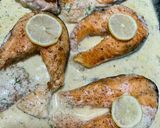 صورة لخطوة 2 من وصفة السالمون مع صوص الشبت والليمون 🐟🐟