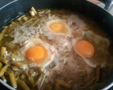 Foto del paso 1 de la receta: Espárragos trigueros guisados y huevos escalfados
