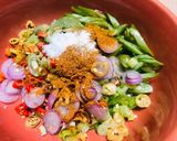Foto langkah ke 2 dari resep Dadar telur buncis.