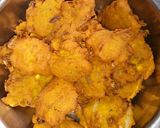 A picture of step 5 of Chana dal onion fritters.
