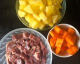 Hình bước làm 1 của món Cà ri bò hầm