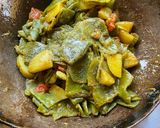 A picture of step 5 of Sheem Aloo Chorchori.