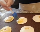 Foto del paso 10 de la receta: Bollitos Hojaldrados rellenos de Crema Pastelera y Mermelada de Cereza