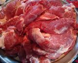 Foto del paso 1 de la receta: Bondiola al disco con cerveza y papas