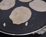 A picture of step 4 of Banana pancake.