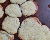 Foto del paso 3 de la receta: Galletitas "ameboides" de mozzarella con fécula de mandioca 🧀 3 ingredientes