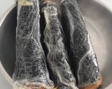 A picture of step 4 of Colourful rice rolls.