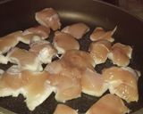 Foto del paso 1 de la receta: Pechugas al verdeo y champignones light proteicas