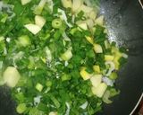 A picture of step 2 of Hare pyaz ki sabji.