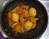 Foto langkah ke 3 dari resep Semur Telur Tahu Kentang.