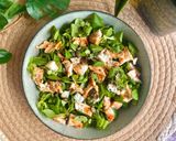 Foto del paso 5 de la receta: Ensalada de canónigos con pavo al ajillo y queso azul