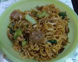 Foto langkah ke 4 dari resep Mie Goreng Ayam.