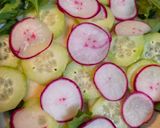 Foto del paso 2 de la receta: Ensalada fresca de rúcula, pera y rábanos