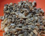 Foto del paso 3 de la receta: Bocaditos de lentejas, hongos y cebolla al horno