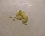 Foto del paso 1 de la receta: Repollitos de bruselas a la crema de ajillo con pastas