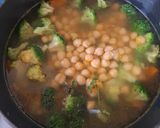 Foto del paso 4 de la receta: Sopa de brocoli con zanahoria y garbanzos