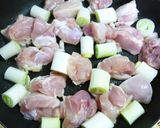 A picture of step 5 of ★Lazy Yakitori★ No Skewers! Chicken Thighs and Scallions.