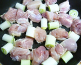A picture of step 6 of ★Lazy Yakitori★ No Skewers! Chicken Thighs and Scallions.