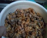 Foto langkah ke 1 dari resep Oseng Pedas Kerang Darah.