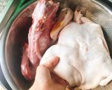Hình bước làm 1 của món Vịt hồ lô (vịt nhồi xôi)