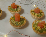 Foto del paso 5 de la receta: Tartaletas de guacamole y salmón