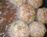 A picture of step 4 of Chicken fried balls.