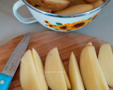 Foto langkah ke 1 dari resep Baked Potato Wedges.