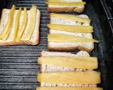 A picture of step 2 of Tuna avocado sandwiches.