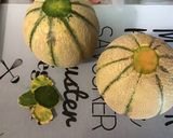 Une image de l'étape 1 de Melons aux crevettes, tomates cerises et bleu d'Auvergne.