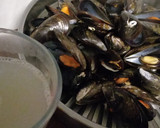 Foto del paso 1 de la receta: Cazuela de mejillones y langostinos