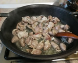 Foto del paso 2 de la receta: Guiso de mollejas con patatas al curry