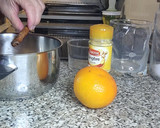 Foto del paso 3 de la receta: Chocolate caliente con mandarina, canela y jengibre