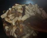 รูปขั้นตอนการทำที่ 3 ของ หมูผัดผักกาดดอง