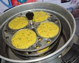 A picture of step 5 of Moong dal idli.