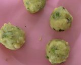 A picture of step 4 of Aloo Paratha.