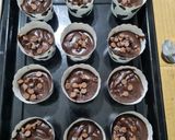 Foto langkah ke 7 dari resep Muffin coklat no mixer.