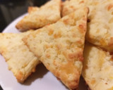 Foto del paso 4 de la receta: Scons de queso (tipo Starbucks)En 1 paso y sin huevo. INCREÍBLES