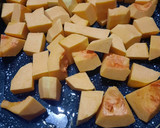 Foto del paso 1 de la receta: Merluza al horno (filet) cubos de zapallo y papines