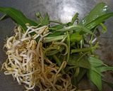Foto langkah ke 2 dari resep Tumis Tauge Kangkung.