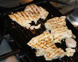 Foto del paso 2 de la receta: MUSLOS DE POLLO CON ROMERO A LA PLANCHA (GRILLADOS)