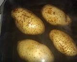 Foto del paso 3 de la receta: Bondiola napolitana a caballo con papas rellenas en hierbas
