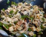 Foto del paso 2 de la receta: Pasta con pollo a l'ast