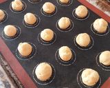 Foto del paso 5 de la receta: Miniprofiteroles rellenos de crema de limón con cobertura de toffee y crocanti