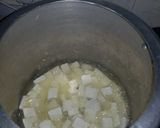 A picture of step 3 of Mater paneer.