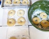 Foto langkah ke 4 dari resep Donat Maizena Topping Glazing Simple.