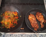 Foto del paso 3 de la receta: Pollo en salsa de ostras, soja y miel  con pimientos
